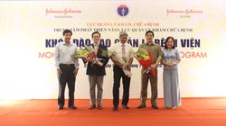 Thứ trưởng Bộ Y tế Nguyễn Trường Sơn khai mạc khóa đào tạo quản lý bệnh viện (Ảnh: Lê Hảo) 