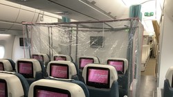 Buồng áp lực dương tiêu diệt virus đã được đặt trên máy bay chở 120 công dân Việt Nam mắc COVID-19 từ Guinea Xích đạo về nước (Ảnh: BVCC) 