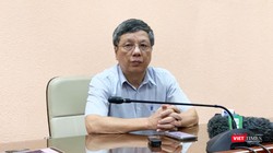 GS. Nguyễn Gia Bình - Chủ tịch Hội Hồi sức cấp cứu, Tổ trưởng Tổ Hội chẩn chuyên môn chăm sóc, điều trị BN COVID-19 nặng thông tin về bệnh nhân thứ 3 tử vong (Ảnh: Thanh Hằng) 