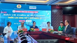 Các chuyên gia thảo luận tại buổi tọa đàm “Bảo vệ chiến sĩ áo trắng trước làn sóng thứ 2 dịch COVID-19” (Ảnh: Minh Thúy) 