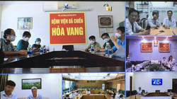 Các chuyên gia hội chẩn bệnh nhân mắc COVID-19 nặng, tiên lượng tử vong cao (Ảnh: Vũ Mạnh Cường) 