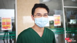 BS. Phạm Văn Phúc – Khoa Hồi sức tích cực, Bệnh viện Bệnh Nhiệt đới Trung ương (Ảnh: Minh Thúy) 