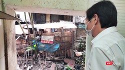 Xưởng sản xuất bánh trung thu Hương Trà nằm ngay cạnh rãnh nước thải (Ảnh: Minh Thúy) 