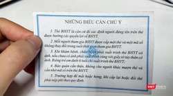 Mặt sau thẻ Bảo hiểm y tế (Ảnh: Minh Thúy) 