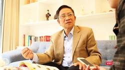 GS. Nguyễn Minh Thuyết chia sẻ về SGK Tiêng Việt 1 Cánh Diều trước "cơn bão" dư luận cho rằng sách dạy trẻ em lừa lọc, khôn lỏi (Ảnh: Minh Thúy) 