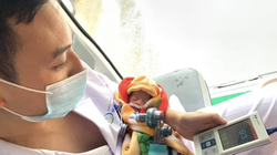 Bé sinh non 29 tuần được bác sĩ tại Bệnh viện Sản nhi Quảng Ninh chăm sóc (Ảnh: BVCC) 