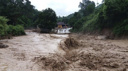 Bão lũ gây thiệt hại nặng nề cho người dân (Ảnh: Trung tâm Dự báo Khí tượng Thuỷ văn Quốc gia) 
