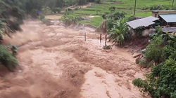 Bão lũ gây thiệt hại nghiêm trọng (Ảnh: Trung tâm Dự báo Khí tượng Thuỷ văn Quốc gia) 