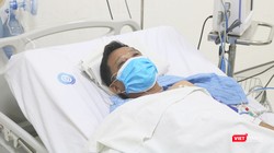 Nam tài xế bị nhồi máu cơ tim đang điều trị tại Bệnh viện E (Ảnh: Minh Thuý) 