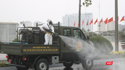 Binh chủng hoá học, Bộ Quốc phòng diễn tập phun khử khuẩn để phòng, chống dịch COVID-19 (Ảnh: Minh Thuý) 