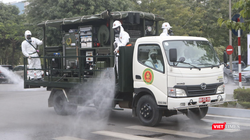 Phun khử khuẩn phòng COVID-19 (Ảnh - Minh Thúy)
