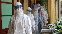 Các bác sĩ ở Bệnh viện Bạch Mai chi viện cho Hải Dương (Ảnh - BYT) 