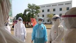 Các bác sĩ kiểm tra công tác phòng dịch (Ảnh - BYT) 