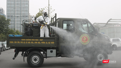 Phun khử khuẩn phòng dịch (Ảnh - Minh Thúy)