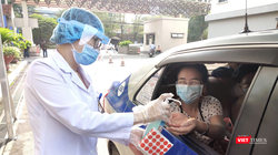 Người dân được yêu cầu rửa tay sát khuẩn phòng COVID-19 (Ảnh - Minh Thuý) 