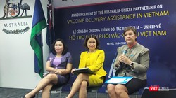 Đại sứ quán Australia cùng Trưởng đại diện UNICEF và TS. Dương Thị Hồng thảo luận về gói hỗ trợ, phân phối vaccine phòng COVID-19 (Ảnh - Minh Thuý) 