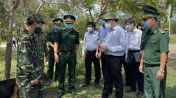 Bộ trưởng Nguyễn Thanh Long đi kiểm tra công tác phòng, chống COVID-19 tại Kiên Giang (Ảnh - BYT) 