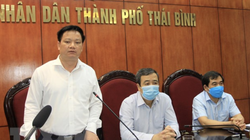 Chủ tịch UBND tỉnh, Trưởng Ban chỉ đạo phòng, chống dịch COVID-19 tỉnh Thái Bình Nguyễn Khắc Thận phát biểu chỉ đạo cuộc họp (Ảnh -Thế Duyệt) 