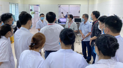 GS.TS.BS.Tạ Thành Văn hỗ trợ Bắc Ninh chống COVID-19 (Ảnh - Phạm Thành Nguyên) 