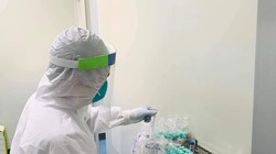 Nhân viên y tế làm việc trong phòng xét nghiệm COVID-19 (Ảnh - BYT) 