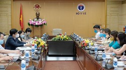 Bộ trưởng Bộ Y tế Nguyễn Thanh Long làm việc với bà Rana Flowers - Trưởng Đại diện UNICEF Việt Nam - về việc cung ứng vaccine phòng COVID-19 (Ảnh - Trần Minh) 