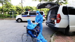 Bệnh nhân 3258 khoẻ mạnh trong ngày ra viện (Ảnh - Đặng Thanh) 