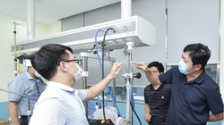 Máy oxy dòng cao BKVM-HF1 được thử nghiệm tại phòng thử nghiệm của VMED Group (Ảnh - VMED)