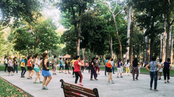 Người dân tập thể dục ở công viên (Ảnh - VL) 