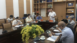 PGS.TS Lương Ngọc Khuê – Cục trưởng Cục Quản lý Khám, chữa bệnh, Bộ Y tế - chủ trì cuộc họp (Ảnh - BYT) 