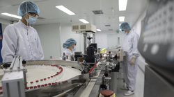 Băng chuyền đóng gói vaccine phòng COVID-19 Sputnik V ở Vabiotech (Ảnh - Vabiotech) 