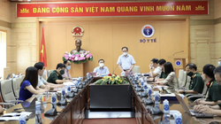 Hội đồng Đạo đức trong nghiên cứu Y Sinh học Quốc gia họp khẩn cấp với Thứ trưởng Bộ Y tế Trần Văn Thuấn về việc xem xét dữ liệu thử nghiệm lâm sàng vaccine phòng COVID-19 Nanocovax (Ảnh - Nguyễn Nhiên) 