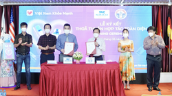 Cục CNTT (Bộ Y tế) ký bản ghi nhớ hợp tác với Tập đoàn SOVICO và tiếp nhận phần mềm tổng hợp, phân tích, báo cáo tình hình dịch COVID-19 và phần mềm quản lý thu mẫu xét nghiệm COVID-19 (Ảnh - Cục CNTT)