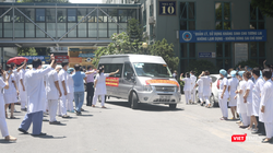 Đoàn 30 bác sĩ, điều dưỡng lên đường vào Tiền Giang (Ảnh - Minh Thuý) 