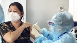 Người dân được tiêm vaccine phòng COVID-19 (Ảnh - VNVC) 