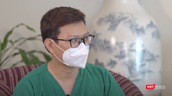 BS. Ngô Đức Hùng - Trung tâm cấp cứu A9, Bệnh viện Bạch Mai (Ảnh - Minh Thuý cắt từ clip) 