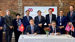 Thủ tướng Chính phủ Phạm Minh Chính chứng kiến lễ ký kết hợp đồng của Hệ thống tiêm chủng VNVC mua hơn 25 triệu liều vaccine COVID-19 của AstraZeneca (Ảnh- VNVC) 