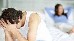 Nam thanh niên lo lắng mỗi khi... gần gũi với bạn gái (Ảnh minh hoạ) 