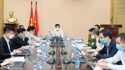 Thứ trưởng Bộ Y tế Đỗ Xuân Tuyên chủ trì cuộc họp kiểm điểm tiến độ tiêm vaccine COVID-19 (Ảnh - Trần Minh)