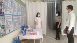 Trạm y tế lưu động tại phường Kim Giang, Thanh Xuân được trang bị đầy đủ trang thiết bị phục vụ công tác phòng, chống dịch COVID-19 (Ảnh - Khánh Hà) 