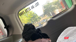 Bên trong chiếc xe cứu thương - nơi ca nghi mắc COVID-19 phải cách ly suốt 16 tiếng (Ảnh - MT)