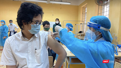 Học sinh tiêm vaccine COVID-19 (Ảnh - Quang Hùng) 