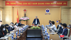 Thứ trưởng Bộ Y tế Nguyễn Trường Sơn chủ trì cuộc họp (Ảnh - Minh Thuý) 