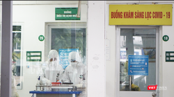 Buồng khám sàng lọc COVID-19 tại BV (Ảnh - Minh Thuý) 