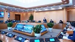 Toàn cảnh cuộc họp trực tuyến của UBND TP. Hà Nội với các quận, huyện, thị xã để triển khai quyết liệt các biện pháp phòng, chống dịch COVID-19 (Ảnh - Phú Khánh) 