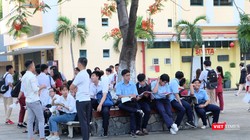 Các thí sinh dự thi vào sáng 25/6