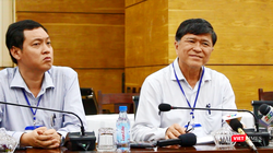 Ông Nguyễn Văn Hiếu -  Phó Giám đốc Sở GD&ĐT TP.HCM (bên phải)