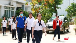 Thí sinh hoàn thành bài thi tổ hợp môn Khoa học Tự nhiên tại Trường THPT Gia Định (Quận Bình Thạnh)