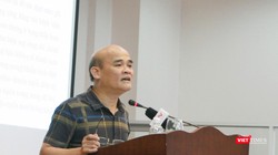 Ông Nguyễn Huy Quang – Vụ trưởng Vụ Pháp chế (Bộ Y tế) báo cáo tại hội nghị