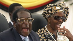 Miễn truy tố hai vợ chồng Mugabe