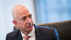 Jeff Bezos tỷ phú giàu nhất trong lịch sử. 